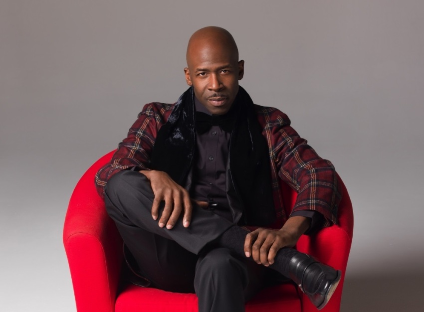 Ricky Dillard is an award winning choral master, recording artist, producer and songwriter.