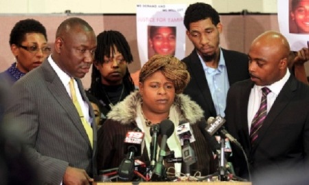 Samaria Rice, the mother of Tamir Rice, speaks flanked by lawyers Benjamin Crump, left, and Walter Madison, right, while Tamir's father Leonard Warner stands behind.