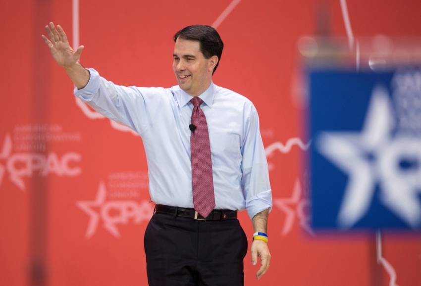 Governor Scott Walker, R-Wis., waves as he arrives to speak at the 42nd annual Conservative Political Action Conference in National Harbor, Maryland, February 26, 2015.