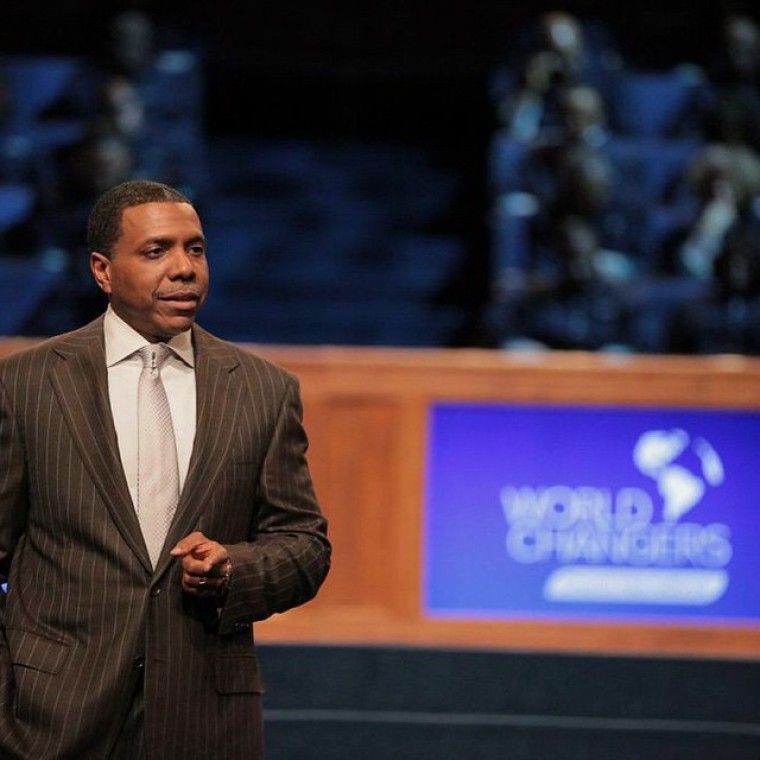 Creflo Dollar, Airplane