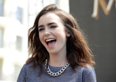 Netflix S To The Bone Lily Collins Gets Vocal About Anorexia Entertainment News The Christian Post