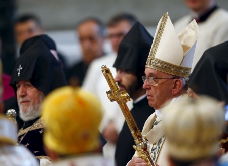 Pope Francis (R) arrives to leads a mass on 100th anniversary of the Armenian mass killings in St. Peter's Basilica at the Vatican April 12, 2015. Pope Francis on Sunday commemorated the 100th anniversary of the massacre of as many as 1.5 million Armenians as
