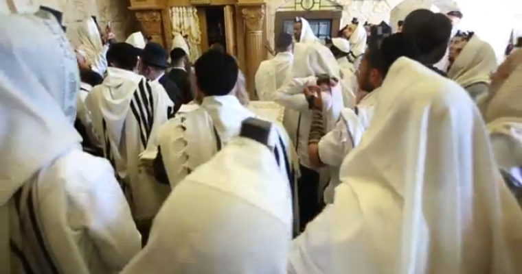 Hundreds of Jewish Protesters Block Christians From Enterning King David's Tomb