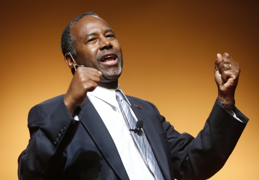 Republican U.S. presidential candidate and retired neurosurgeon Ben Carson officially launches his bid for the Republican presidential nomination in Detroit, Michigan, May 4, 2015.
