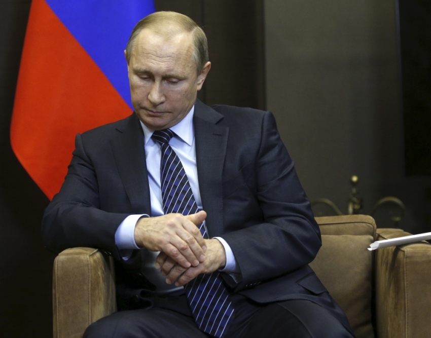 Russian President Vladimir Putin attends a meeting with Jordan's King Abdullah at the Bocharov Ruchei state residence in Sochi, Russia November 24, 2015. Speaking before a meeting with Jordan's King Abdullah, Putin called Turkey's downing of a Russian fighter jet