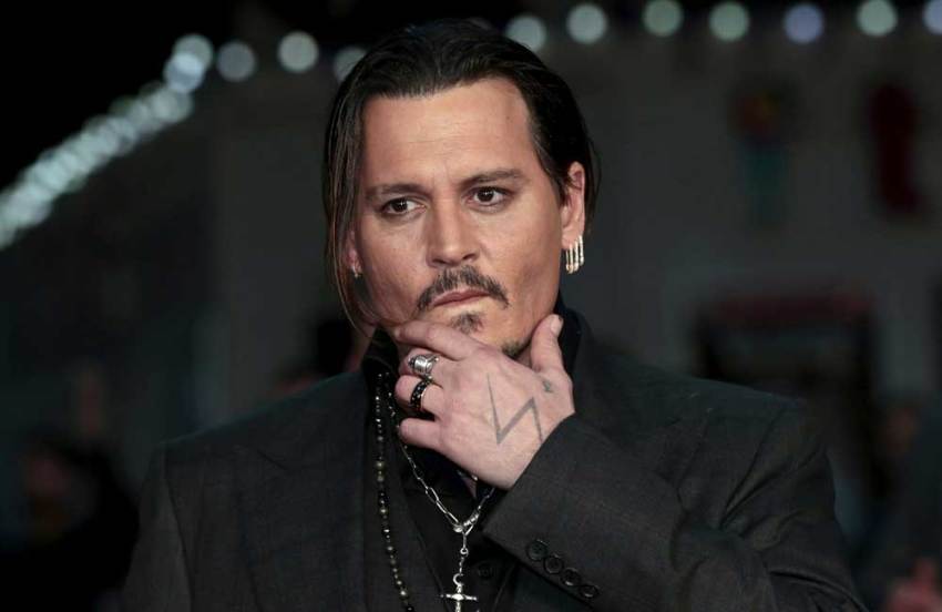 Actor Johnny Depp arrives for the British premiere of the film "Black Mass" in London, Britain October 11, 2015.