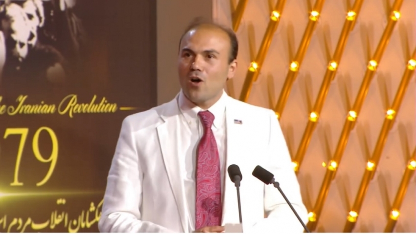 Pastor Saeed Abedini speaks at the #FreeIran Grand Gathering 2016 in Paris on July 9, 2016.
