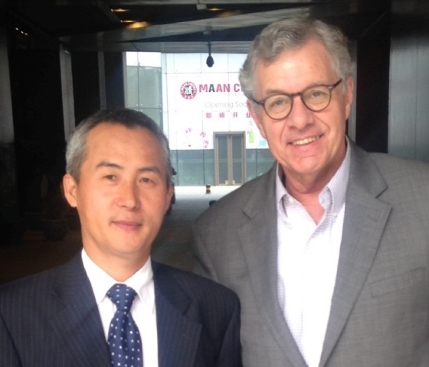 Terrence Halliday (R) and Li Heping (L)