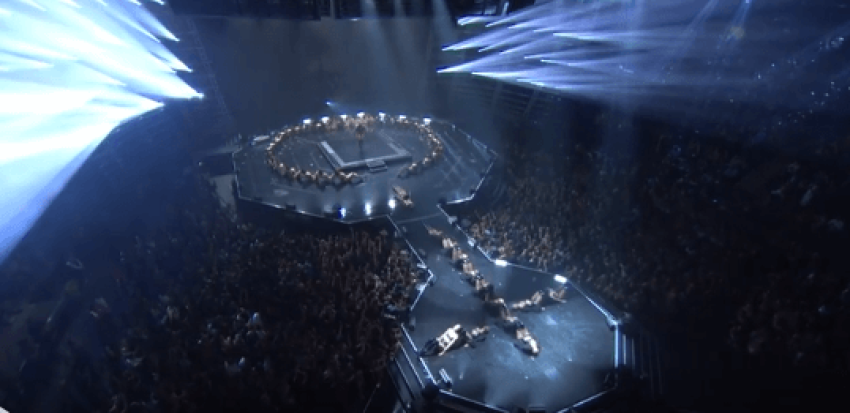 Beyonce does surprise performance of "Lemonade at 2016 VMA Awards.