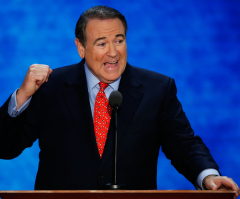 Huckabee Highlights GOP's Communication Failure at Western Conservative Summit