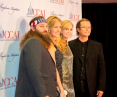 'Duck Dynasty' Performs 'Blurred Lines' at CMAs (VIDEO)
