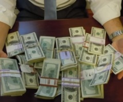 Rabbi Finds $98K in Desk Bought From Craigslist, Returns Money Saying 'God Will Give Us Money If He Wants To'
