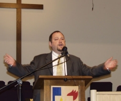 Are Jews More Open to Jesus? New Study Shows Fewer Jews Ostracizing Messianics