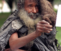 Woman Creates Facebook Page for Homeless Poet, Reunites Him With Family After Decades Apart (VIDEO)