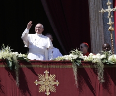 Pope Francis Talks About Aliens; Says He Would Welcome Martians to Receive Baptism