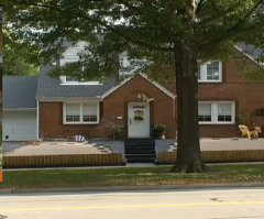 Woman Sick of Doing Yard Work, Fills Lawn With Sand - See What Her Neighbors Think (VIDEO)