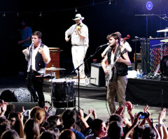 Watch Music Superstars Mumford & Sons Play Timeless Hymn 'Come Thou Fount of Every Blessing' (VIDEO)