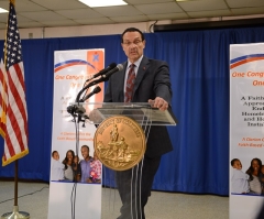 DC Mayor Asks Churches to Help End Homelessness in City in 'One Congregation, One Family' Campaign