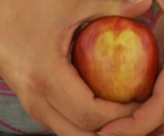 New Mexico Man Sees Image of Jesus Holding Lamb in Fuji Apple