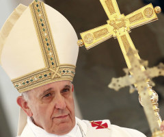 Pope Francis Says War Is Never Right Way to Stop Injustice; Distances Himself From Support of Airstrikes Against ISIS