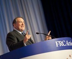 Mike Huckabee, Phil Robertson Join 'I Stand Sunday' Event to Support Houston Pastors Subpoenaed for Their Sermons