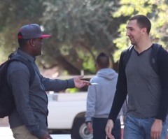 Man Rewards Strangers Who Are Honest Enough to Return Money He Dropped
