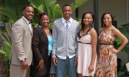 Dating Styles of Megachurch Pastor's Kids: Rock Church Pastor Teaches Children to Detect 'Counterfeit' Christians
