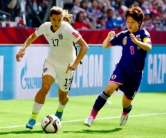 US World Cup Champion Tobin Heath Thanks God for FIFA Win as NYC Hosts First-Ever Parade for Women's Sports Team (Photos)
