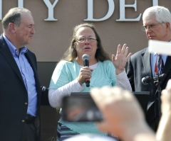 Mike Huckabee Volunteers to Go to Jail in Kim Davis' Place Over Gay Marriage Licenses