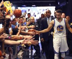 Steph Curry Prays With Lakewood Church Pastor John Gray After Game 4 Injury