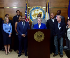 Texas Governor Signs 'Sermon Safeguard Bill' on Sunday at Megachurch