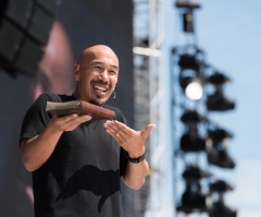 Francis Chan Urges Believers to Reject 'Cop-Out' Christianity, Lose Your Life for the Gospel