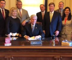 Mississippi's Only Abortion Clinic Sues State Over 15-Week Abortion Ban