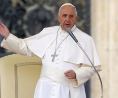 Pope Admits Serious Mistakes, Will Meet Chilean Bishops to Address Sex Abuse Scandal