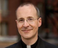 James Martin to Speak on Churches Supporting LGBT People at World Meeting of Families