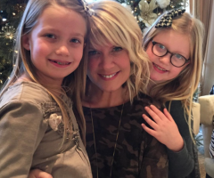 Natalie Grant suffers panic attack on flight; 11-y-o daughter prays