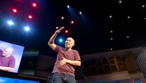 Francis Chan challenges pastors to have Spirit-led churches, get out of the ‘wave pool’