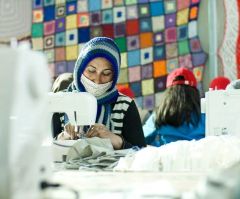 Refugees make face masks to help American evangelical churches fight coronavirus