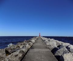 Youth pastor drowns in Lake Michigan; firefighters injured in failed rescue attempt