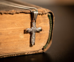 Spanish edition of Roman Catholic Bible to change 'fishers of men' to 'fishers of persons'