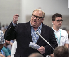 Rick Warren says he's battled an autoimmune disease for past 2 years: 'It's debilitating'