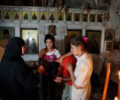 10 ways to pray for Syria's surviving Christian minority
