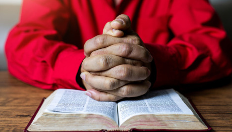 John Piper identifies 3 challenges to reading through the Bible in a year: 'Satan hates the Word of God'