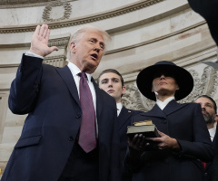 Trump didn't place hand on Bible during second oath of office