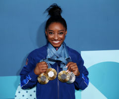 Simone Biles’ mental acrobatics are no match for Riley Gaines