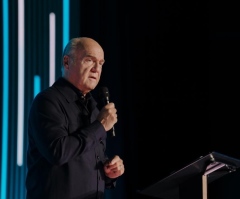 Greg Laurie urges pastors to pray for revival amid Gen Z's spiritual hunger: 'Evangelize or fossilize'