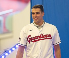 MLB player shares the Gospel, favorite Bible verse with fans: 'I'm not actually a pitcher'