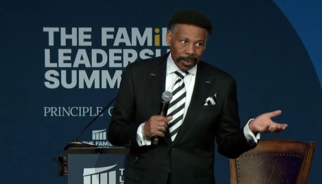 Pastor Tony Evans returns to preaching while his restoration to ministry is unclear