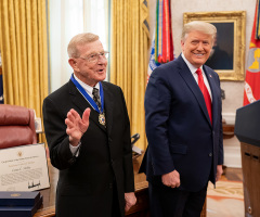 Legendary football coach Lou Holtz dies at 89