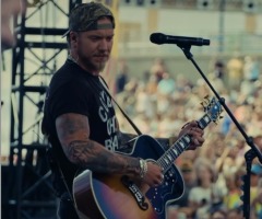 Brandon Lake pauses CMA Fest Cowboy Church concert to pray for woman who collapsed: 'More important'